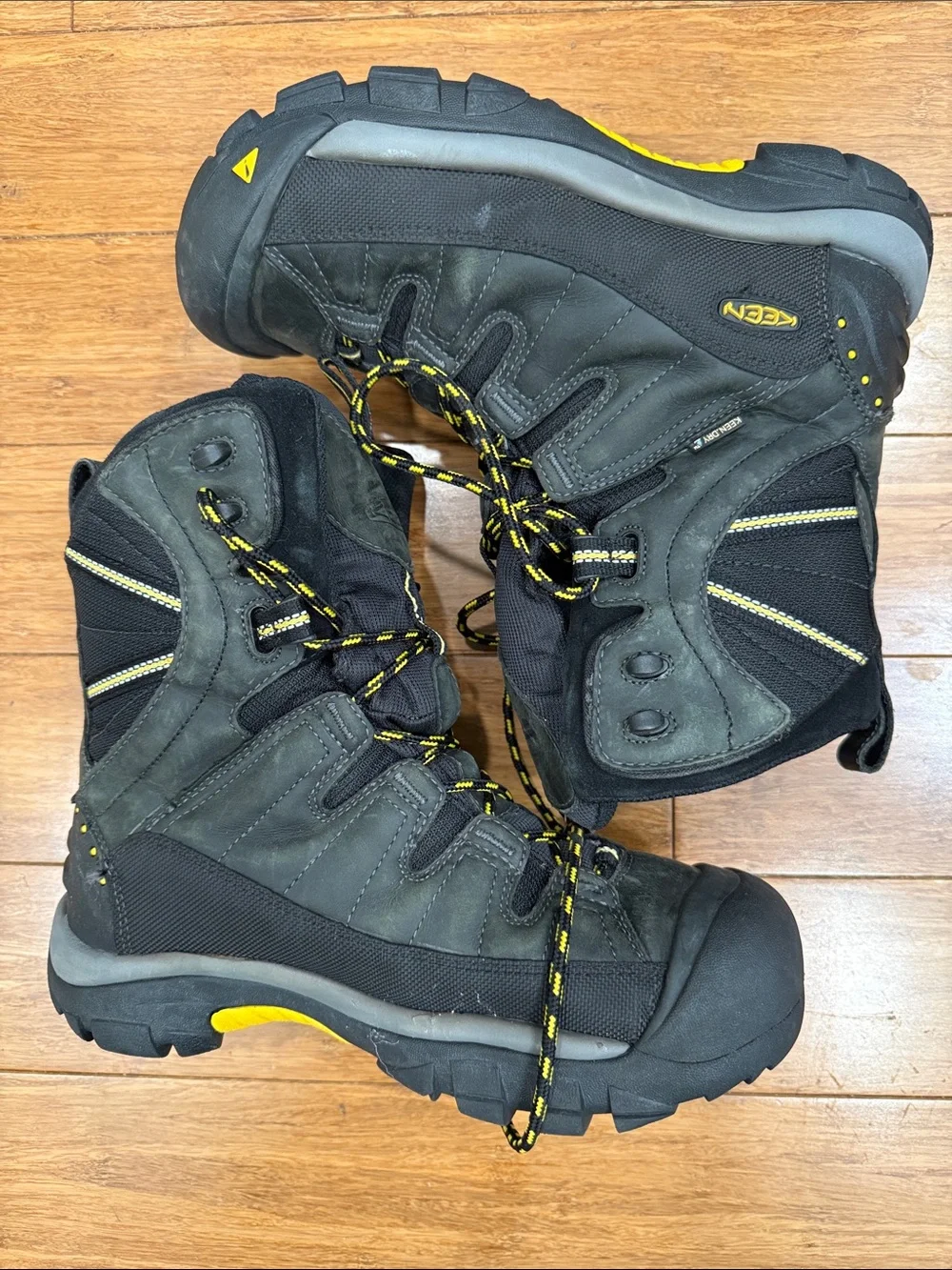 New! Keen Summit County men's winter boots